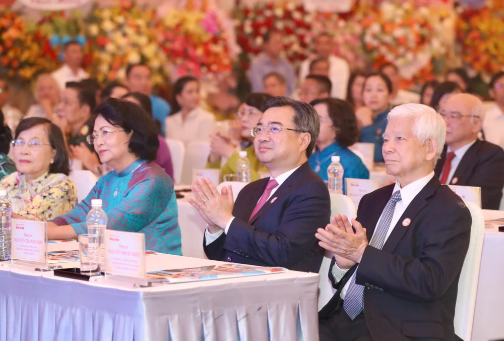 Báo Người Lao Động kỷ niệm 50 năm thành lập-50-nam-bao-nguoi-lao-dong (4).jpg