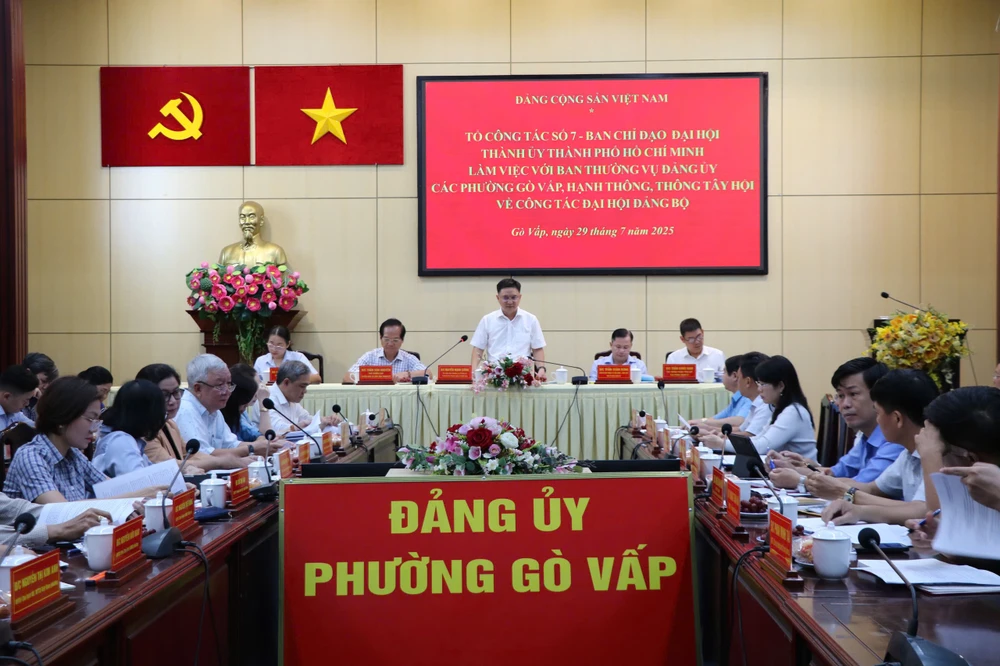 Ông Nguyễn Mạnh Cường kiểm tra công tác tổ chức đại hội đảng bộ phường Gò Vấp, Hạnh Thông, Thông Tây Hội-dai-hoi-dang-bo-tphcm (2).jpg