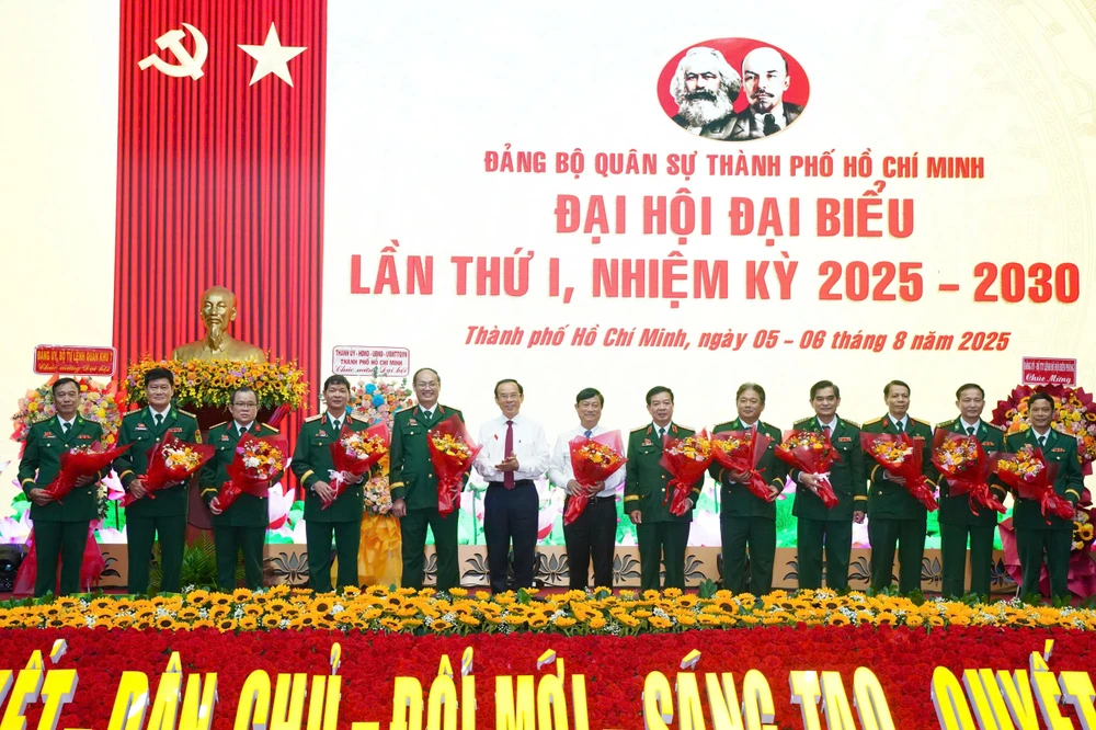 ong-nguyen-van-nen-bi-tu-dang-uy-quan-su-tphcm.jpg