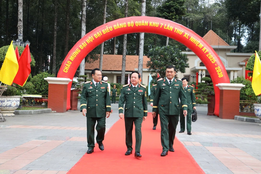 Đại tướng Trịnh Văn Quyết dự Đại hội đại biểu Đảng bộ Quân khu 7 lần thứ XI -quan-khu-7-dai-hoi-dang-bo.jpg