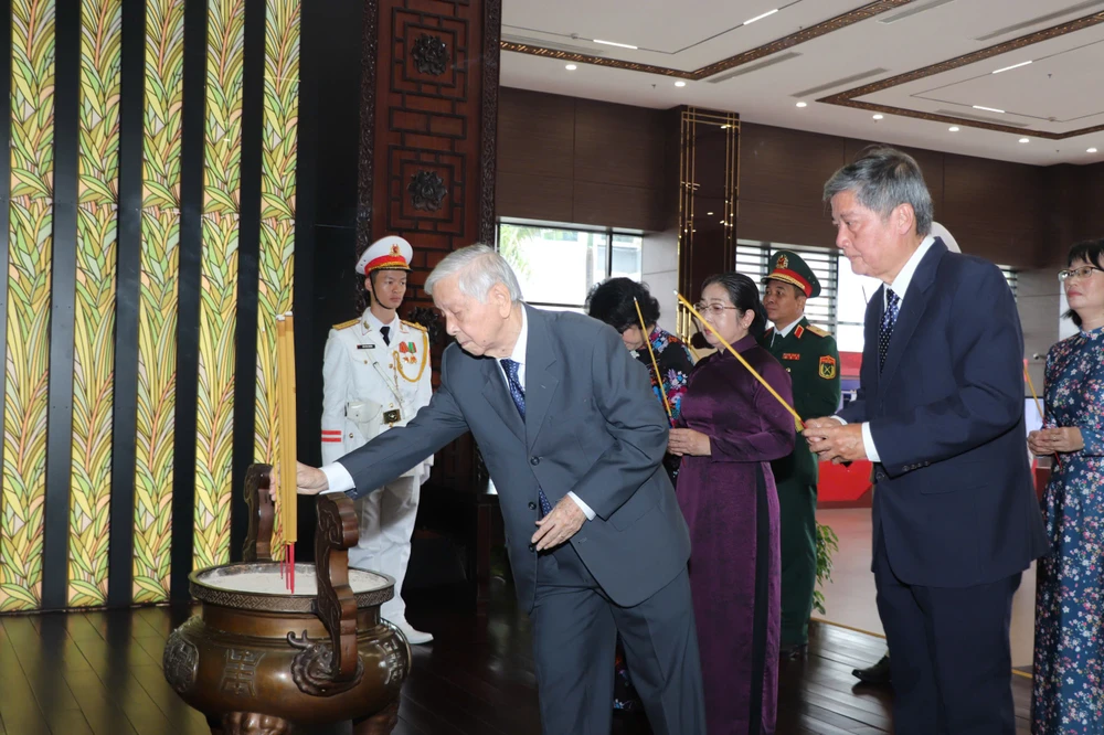 bi-thu-tphcm-tran-luu-quang-dang-huong-chu-tich-ho-chi-minh (3).jpg