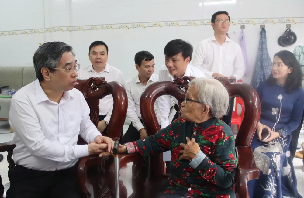 tham-me-viet-nam-anh-hung (2).jpg