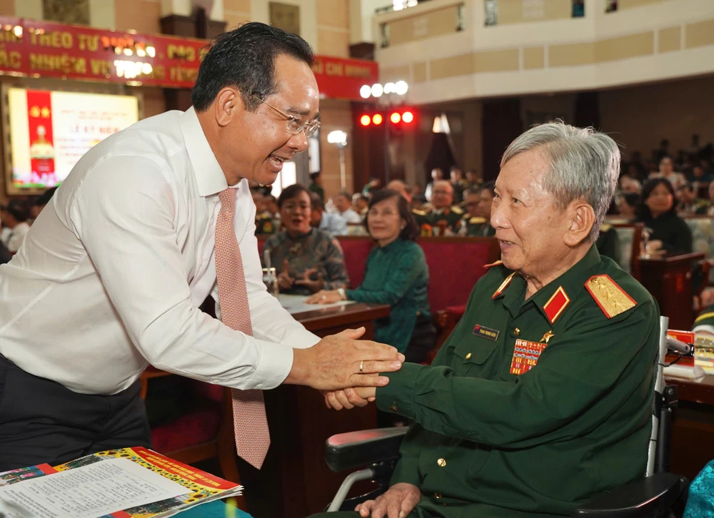 Lực lượng vũ trang TP.HCM vinh dự đón nhận Huân chương Quân công Hạng Ba-80-năm-luc-luong-vu-trang-tp.hcm (3).jpg