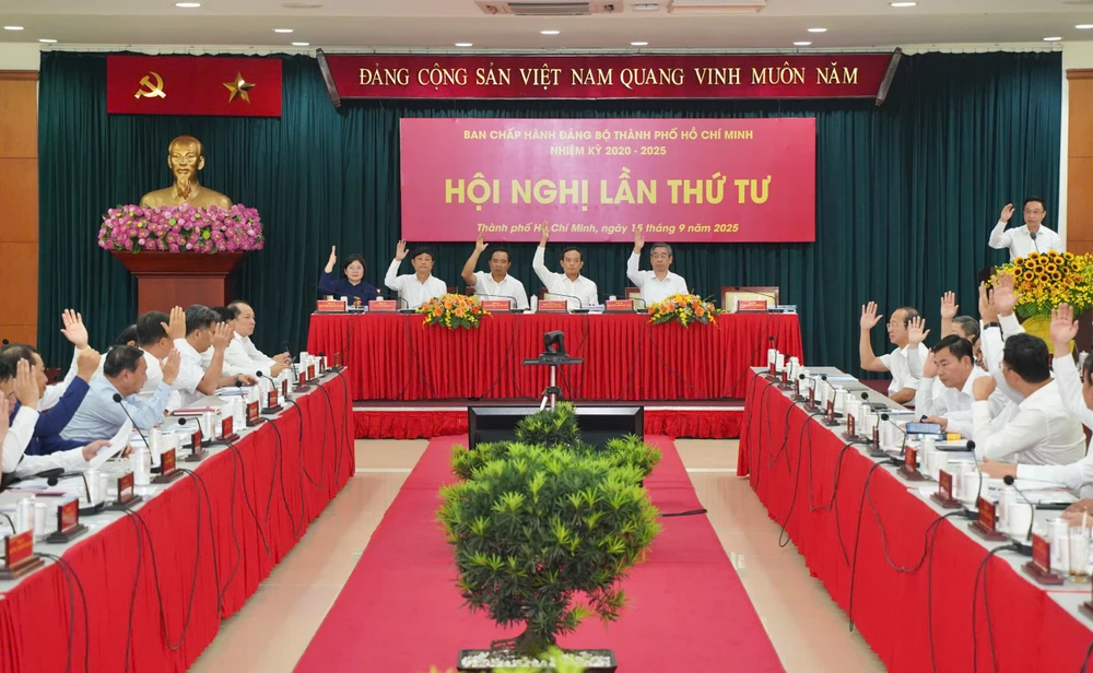 Đại hội đại biểu Đảng bộ TP.HCM lần thứ I, nhiệm kỳ 2025 - 2030 không nhận quà tặng, hoa chúc mừng.jpg