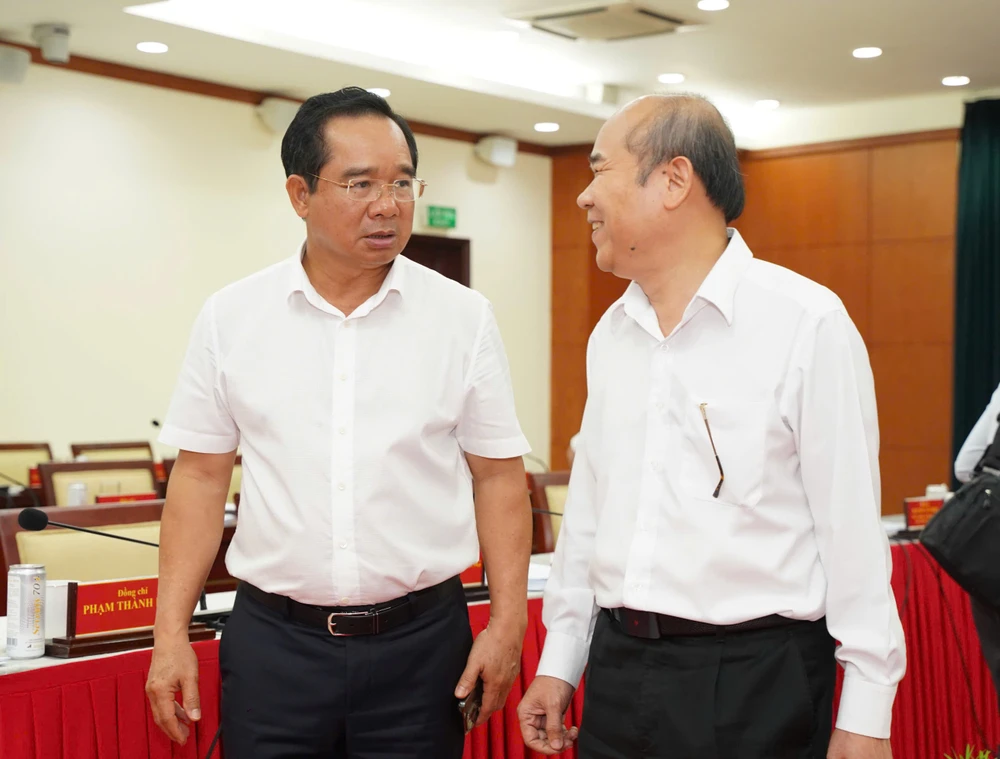 Chủ tịch UBND TP.HCM- Quan tâm công việc thẩm định, xác định giá đất (2).jpg