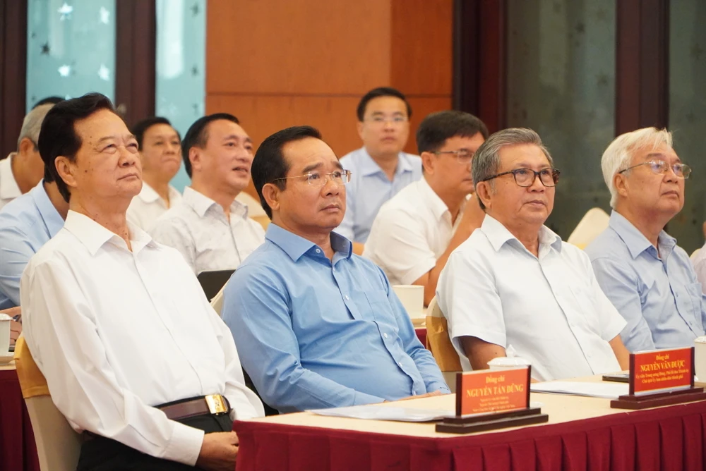 Nguyên lãnh đạo Đảng, Nhà nước và lãnh đạo TP.HCM tham dự triển khai bốn Nghị quyết của Bộ Chính trị-Bo-chinh-tri-trien-khai-nghi-quyet13.JPG