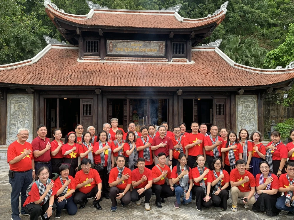 Đoàn đại biểu trí thức TP.HCM thăm Khu di tích Quốc gia đặc biệt Tân Trào-doan-dai-bieu-tri-thuc-tphcm (6).jpg