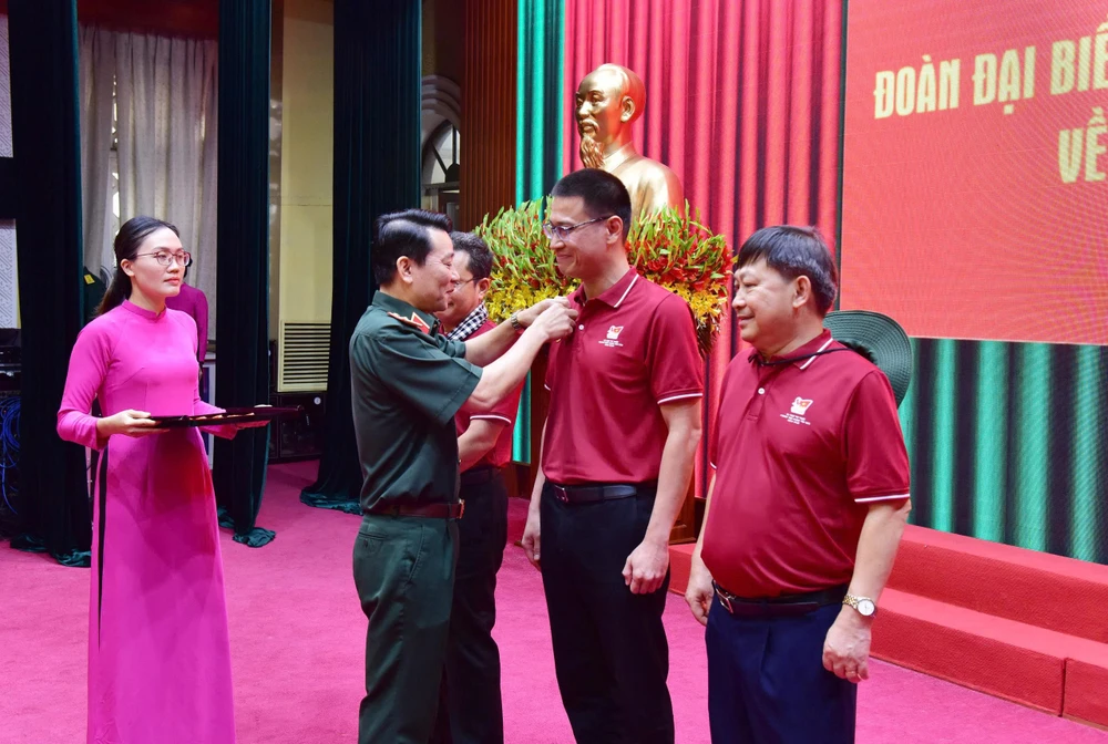 Đoàn đại biểu trí thức TP.HCM vào Lăng viếng Chủ tịch Hồ Chí Minh-đoàn đại biểu trí thức TP.HCM (5).jpg