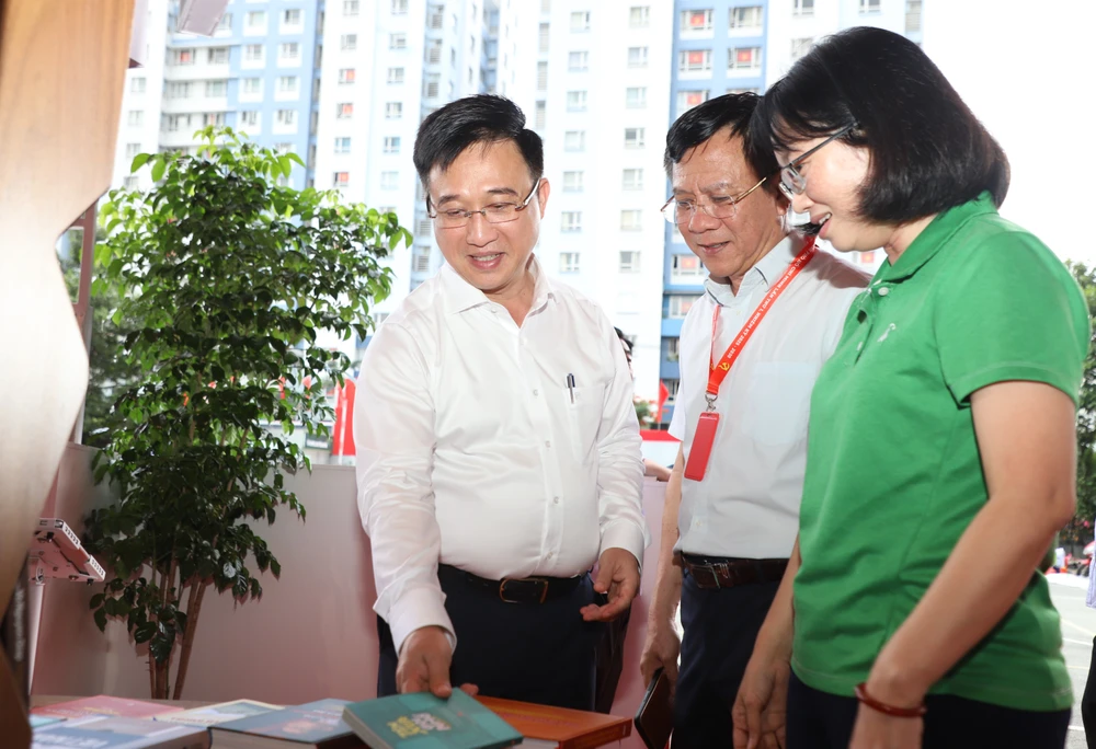 Đại hội đại biểu Đảng bộ TP.HCM lần thứ nhất (2).JPG