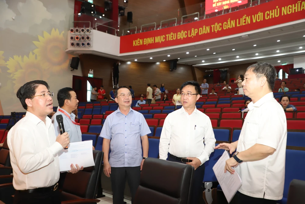 Bốn điểm cầu truyền hình trực tiếp phiên khai mạc Đại hội đại biểu Đảng bộ TP.HCM lần thứ nhất-Đại hội đại biểu Đảng bộ TP.HCM lần thứ nhất (3).JPG