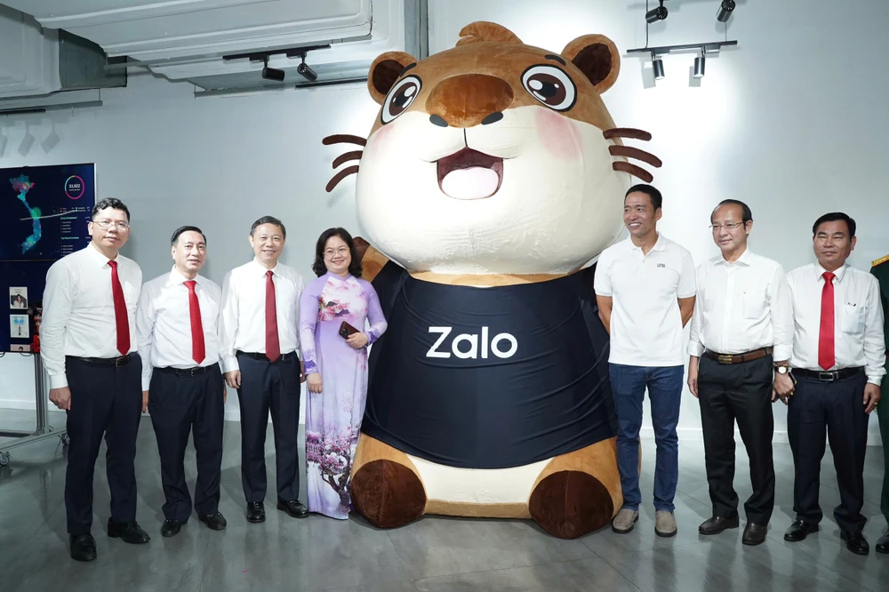 Đoàn đại biểu dự Đại hội Đảng bộ TP.HCM tham quan công ty 'kỳ lân công nghệ' hàng đầu Việt Nam -dai-hoi-dang-bo-tphcm(15).jpg