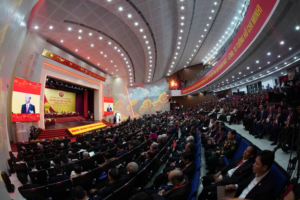 Tổng Bí thư Tô Lâm: Rất mong chờ TP.HCM lấy lại tinh thần, tiếp tục là nơi thí điểm, tổng kết thực tiễn để nhân rộng ra cả nước-tong-bi-thu-to-lam-dai-hoi-dang-bo-tphcm (2).jpg