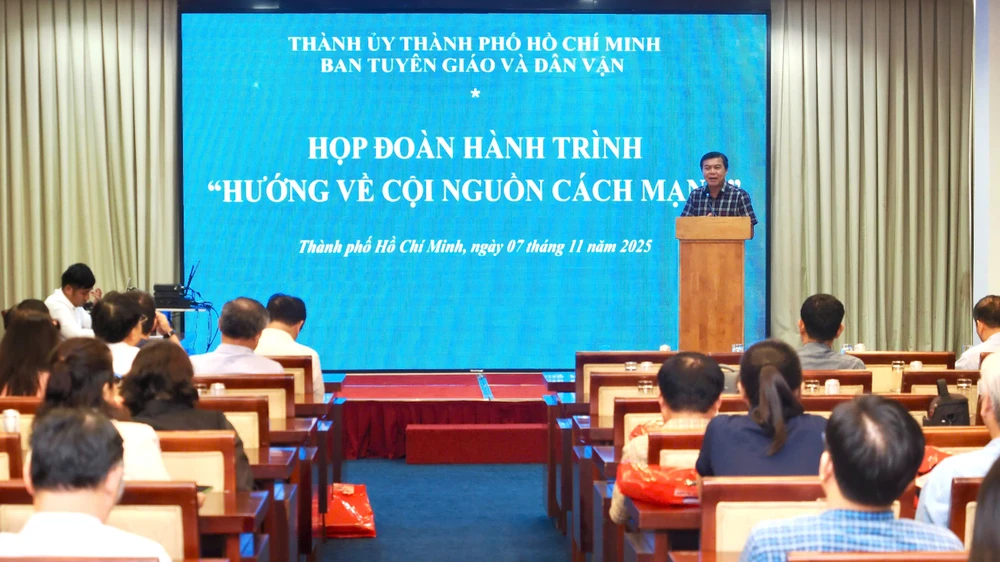 Hơn 100 cán bộ tuyên giáo, dân vận, báo chí, xuất bản TP.HCM với hành trình 'Hướng về cội nguồn cách mạng'-tuyen-giao-bao-chi-ve-nguon.jpg