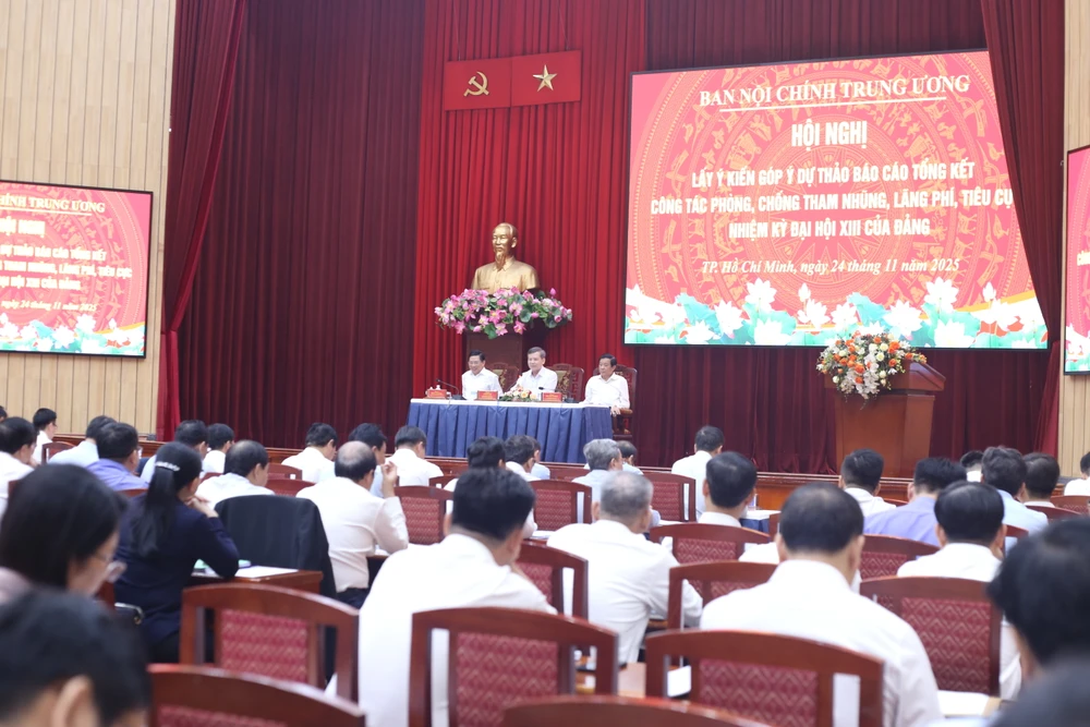 Ban Nội chính Trung ương lấy ý kiến góp ý dự thảo báo cáo tổng kết công tác phòng, chống tham nhũng, lãng phí, tiêu cực nhiệm kỳ Đại hội XIII của Đảng-gop-y-phong-chong-tham-nhung-tphcm14.JPG