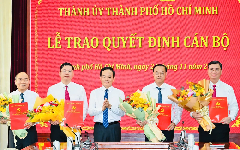 Bí thư Trần Lưu Quang: Cán bộ lãnh đạo phải mạnh, tinh nhuệ, dũng cảm và quyết liệt hơn trong công việc-bi-thu-tran-luu-quang-nhan-su-pho-chu-tich-ubnd-tp (3).jpg
