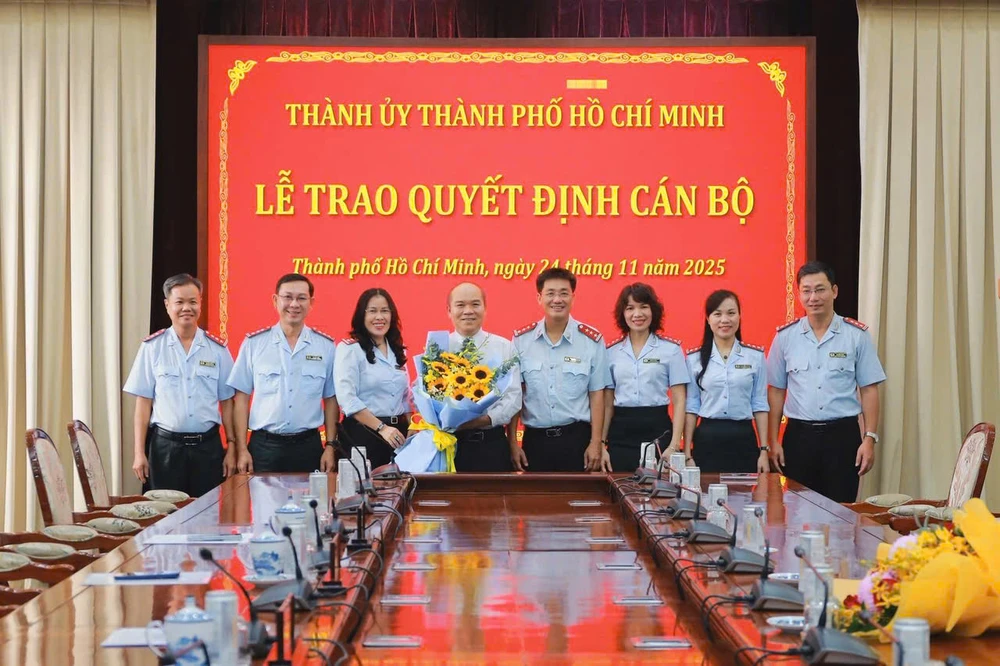 Bí thư Trần Lưu Quang-nhan-su-pho-chu-tich-UBND-TP.HCM.jpg