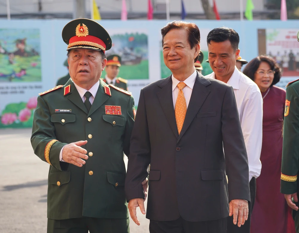 Chùm ảnh: Chủ tịch nước, lãnh đạo Trung ương dự lễ kỷ niệm 80 năm Ngày truyền thống LLVT Quân khu tại TP.HCM-80-nam-quan-khu-7.jpg