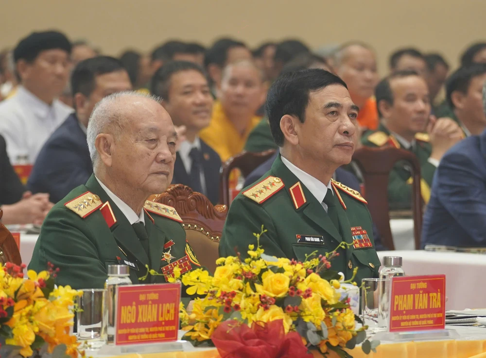 Chủ tịch nước trao danh hiệu Anh hùng Lực lượng vũ trang Nhân dân cho Quân khu 7 (12).jpg