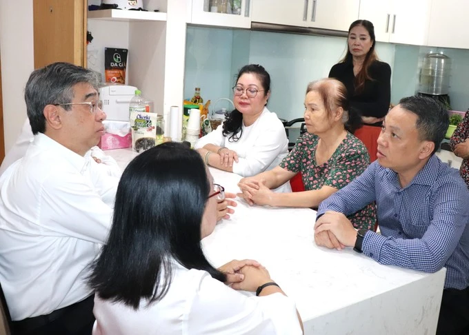 Lãnh đạo TP.HCM thăm hỏi, động viên gia đình nạn nhân đoàn thiện nguyện không may bị lật xe ở Lào Cai-lat-xe-doan-thien-nguyen-13.jpg