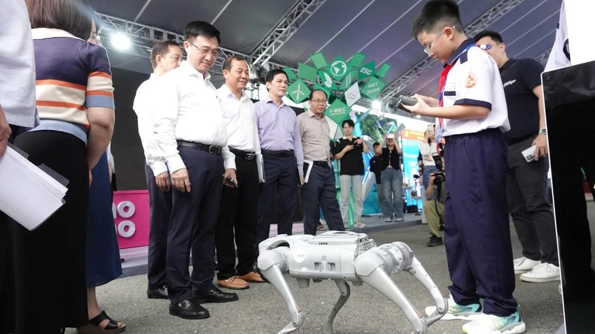 trien-lam-san-pham-cong-nghe-chien-luoc-6-7910-232-2-3313-3496 2.jpg