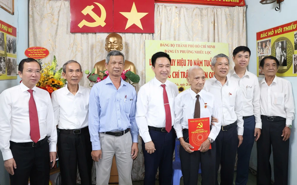 huy-hieu-dang-tphcm 6.jpg