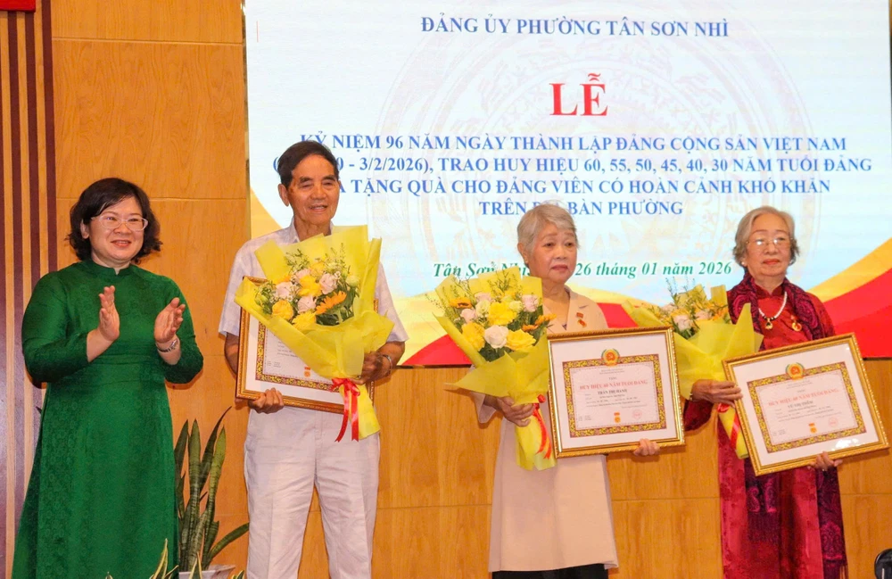 trao-huy-hieu-dang 5.jpg