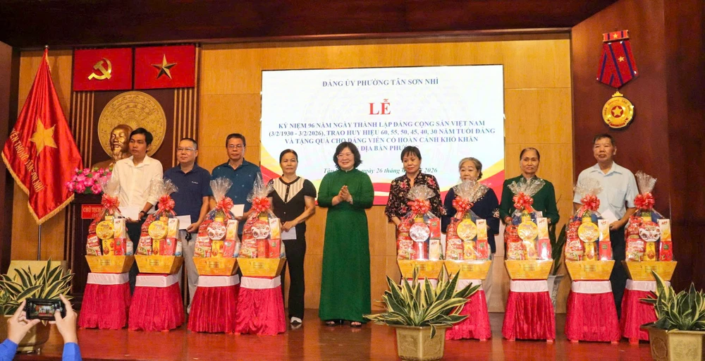 trao-huy-hieu-dang 6.jpg