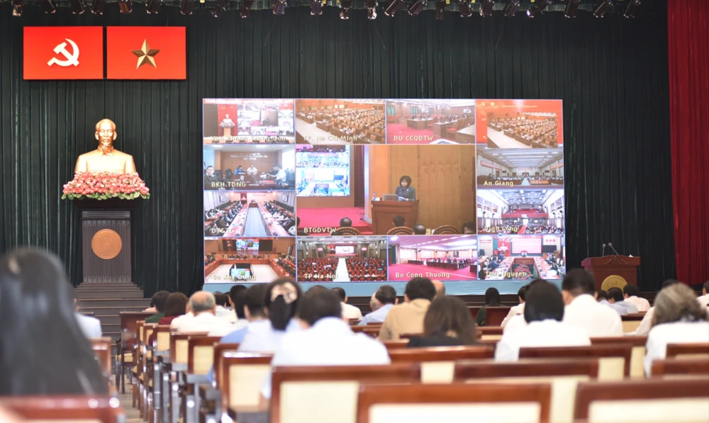 Ủy viên Bộ Chính trị, Bí thư Thành ủy Trần Lưu Quang chủ trì hội nghị thông báo kết quả Đại hội XIV tại TP.HCM-dai-hoi-XIV-truc-tuyen.jpg