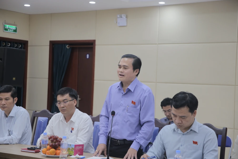 san-van-dong-thong-nhat-hoa-lu 2.JPG