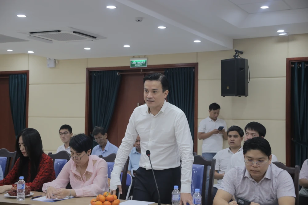 san-van-dong-thong-nhat-hoa-lu 3.JPG