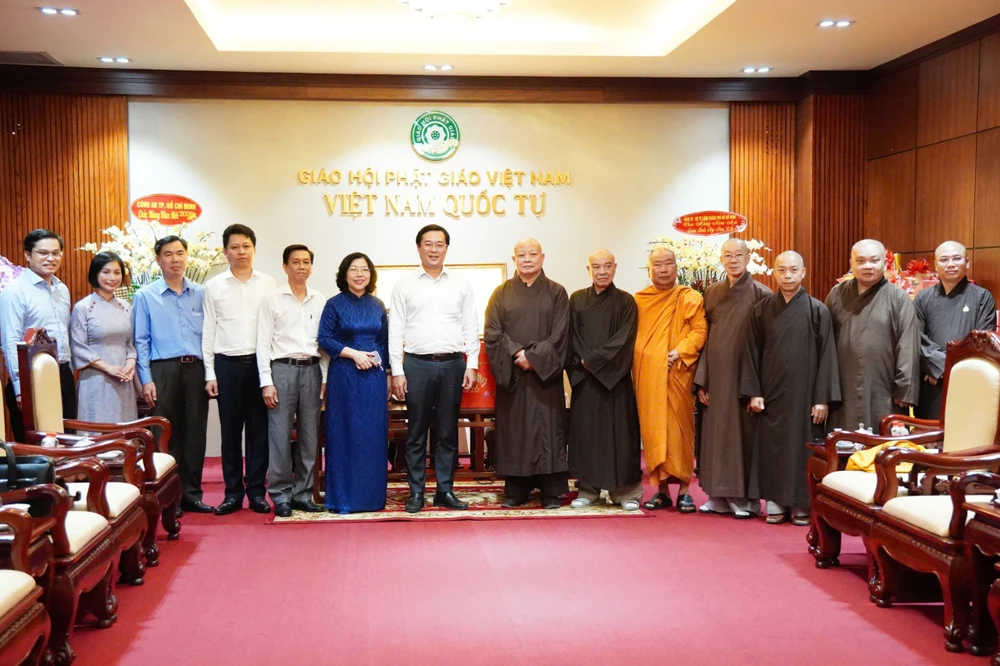 lanh-dao-thanh-uy-tphcm-tham-chuc-tet 2.jpg