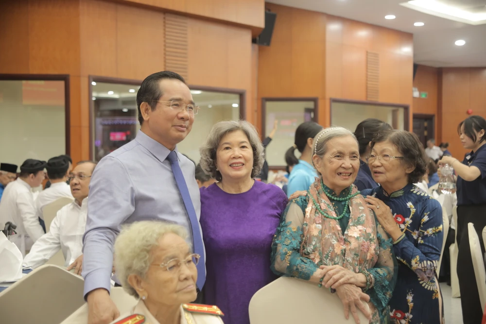 Ông Trần Lưu Quang: Dấu ấn mà các thế hệ trước đã để lại là những viên gạch nền quan trọng cho sự phát triển TP.HCM hôm nay-thanh-uy-tphcm-gap-mat-2026 (12).JPG