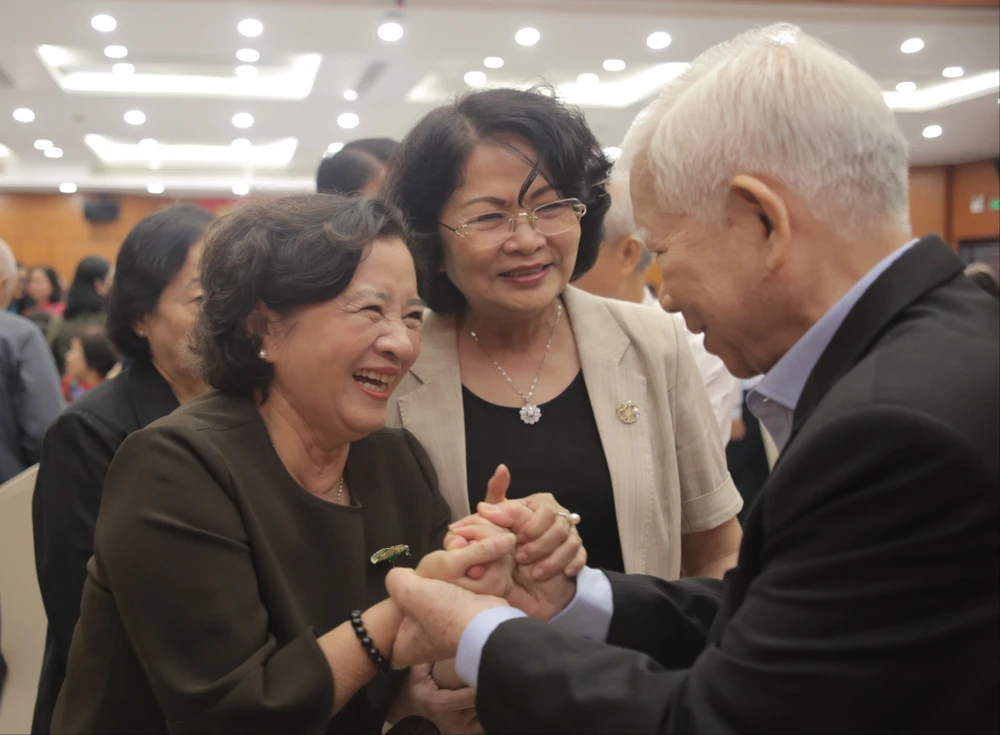 Chùm ảnh: Thành ủy TP.HCM họp mặt nguyên lãnh đạo, Anh hùng Lực lượng vũ trang Xuân Bính Ngọ 2026-thaanh-uy-tphcm-gap-mat-2026 2.JPG