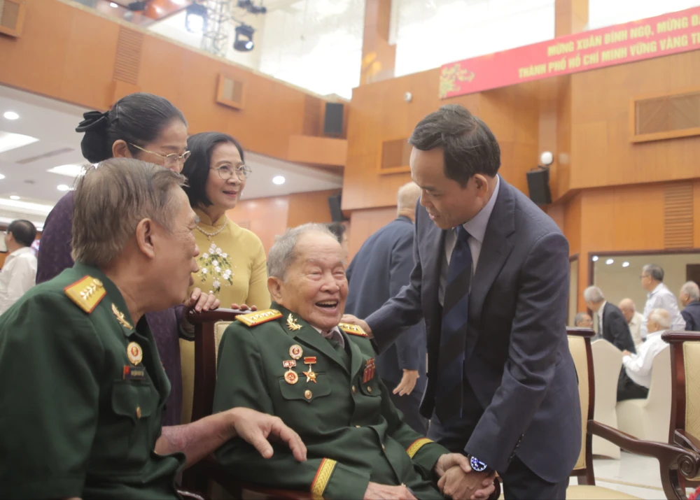 Ông Trần Lưu Quang: Dấu ấn mà các thế hệ trước đã để lại là những viên gạch nền quan trọng cho sự phát triển TP.HCM hôm nay-thanh-uy-tphcm-gap-mat-2026 25.JPG