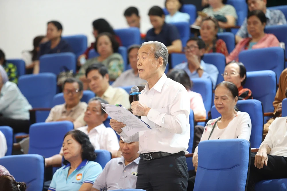 Bí thư TP.HCM Trần Lưu Quang: 'Nghĩ nhiều hơn cho người dân bằng những việc nhỏ, từ đó mới ra được những việc lớn hơn'-tiep-xuc-cu-tri-van-dong-bau-cu-tphcm 2.jpg