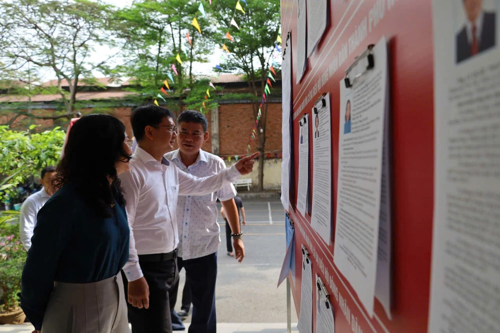 Lãnh đạo TP.HCM khảo sát các điểm bỏ phiếu bầu cử-bau-cu-tphcm-giam-sat -5.jpg