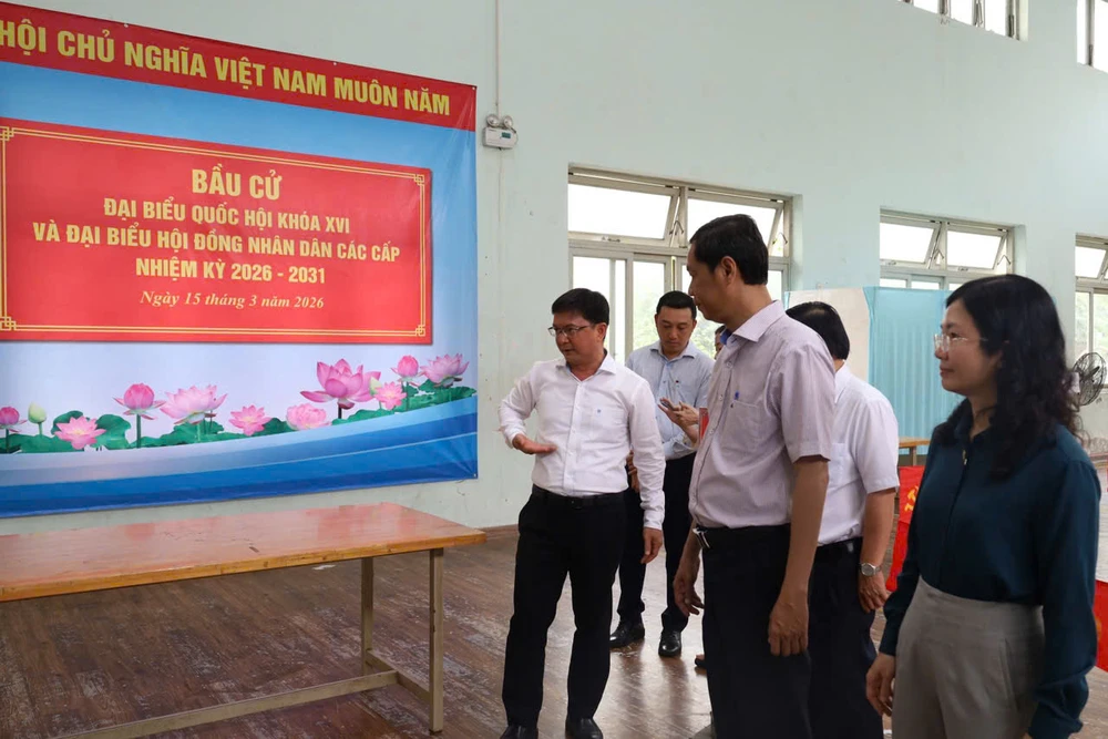 Lãnh đạo TP.HCM khảo sát các điểm bỏ phiếu bầu cử-khao-sat-diem-bo-phieu.jpg