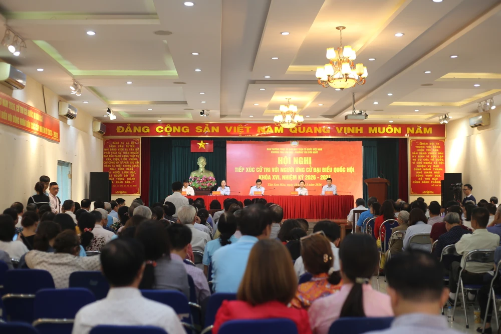 Bí thư Trần Lưu Quang: Hạ tầng giao thông kết nối với sân bay hiện 'đúng là có sự rối rắm'-tiep-xuc-cu-tri-dbqh-tphcm-9.JPG