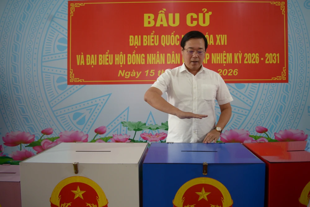 Phó Bí thư Thường trực Thành ủy TP.HCM Lê Quốc Phong kiểm tra công tác tổ chức bầu cử -bau-cu-lanh-ddao-tphcm-kiem-tra-chuan-bi 2.jpg