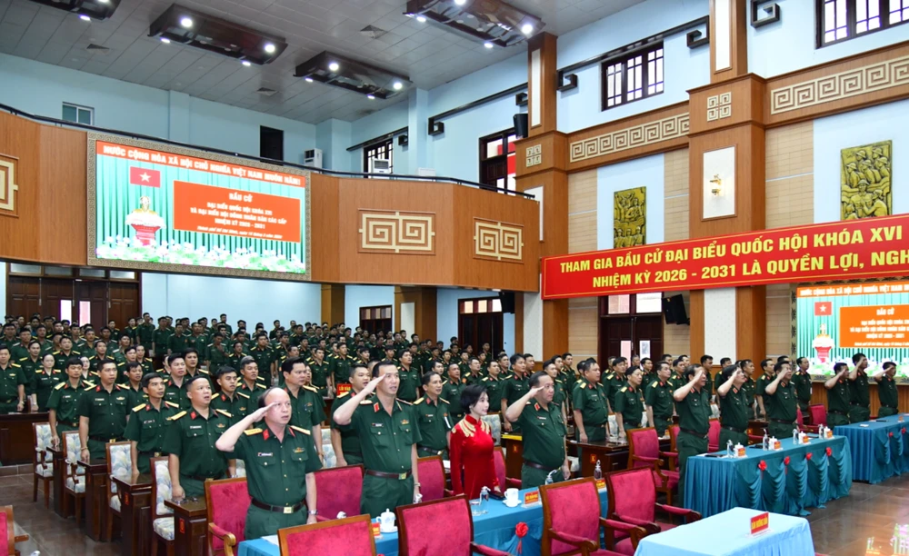 Cán bộ, chiến sĩ lực lượng vũ trang TP.HCM hòa chung ngày hội non sông-bau-cu-tphcm.JPG