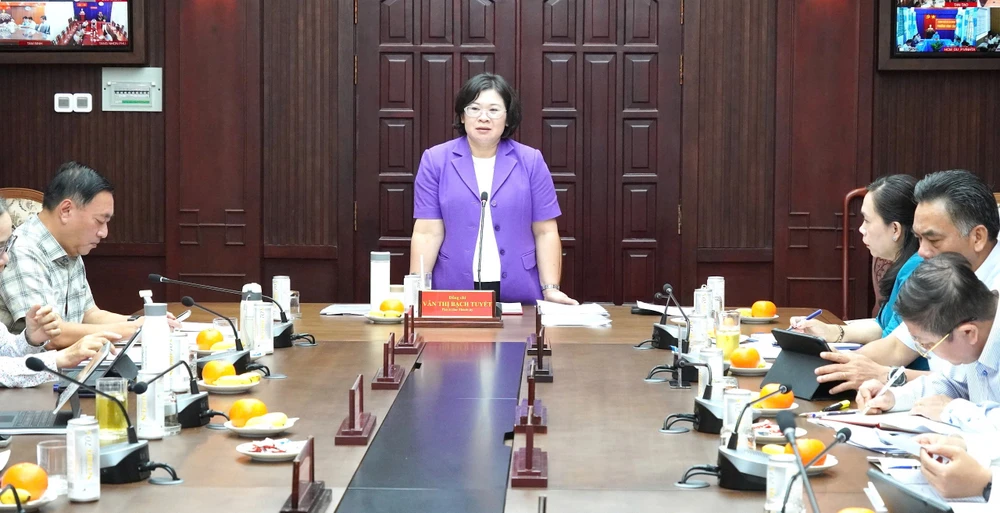 Bà Văn Thị Bạch Tuyết: Kiện toàn chức danh Phó Chủ tịch UBND cấp xã đối với các đơn vị được tăng thêm trong tháng 4-2026-to-chuc-bo-may-tphcm 2.jpg