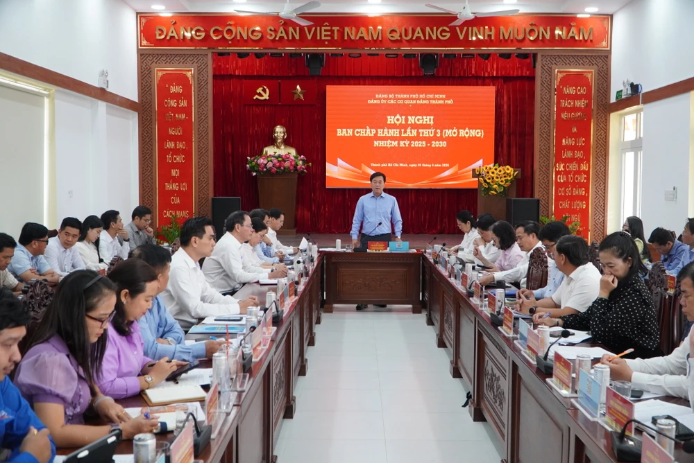 Ông Lê Quốc Phong: Hướng tới Luật Đô thị đặc biệt, TP.HCM cần tinh thần hành động cao-ong-le-quoc-phong-dang-uy-co-quan-dang 2.jpg