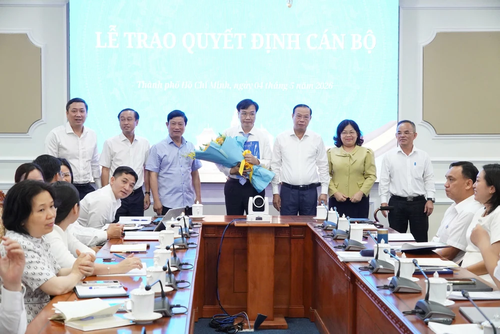 can-bo-tphcm-hdnd 2.jpg