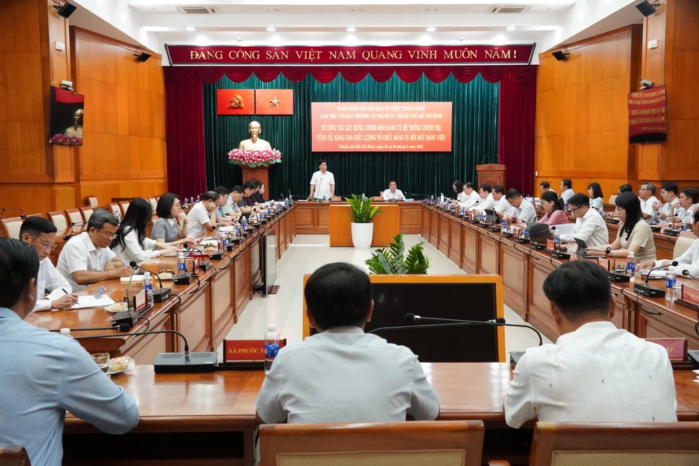 Phường, xã TP.HCM muốn trẻ hóa đội ngũ cán bộ, đảng viên để thực hiện hiệu quả nhiệm vụ chuyển đổi số-dang-vien-tphcm 62.JPG