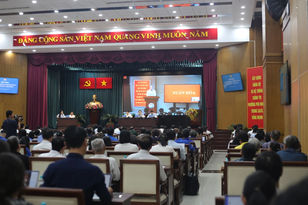 Tiếp xúc với Bí thư Thành ủy, cử tri TP.HCM kiến nghị mạnh tay với thực phẩm bẩn-ngo-doc-thuc-pham-tiep-cuc-cu-tri-tphcm 3.JPG