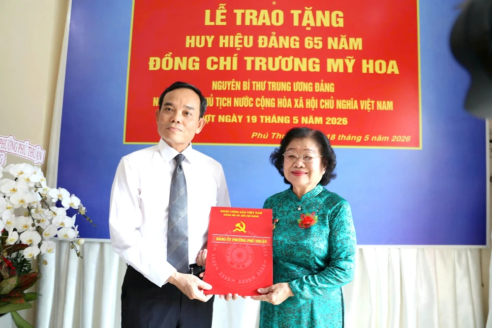 bi-thu-quang-trao-HH-dang-19_5 (3).jpg