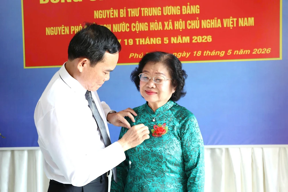 bi-thu-tran-luu-quang-trao-huy-hieu-dang-19_5.jpg
