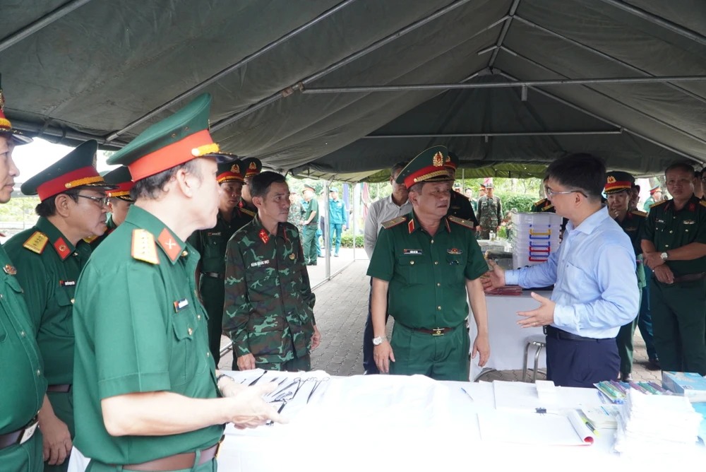 hai-cot-liet-si-tphcm2.JPG