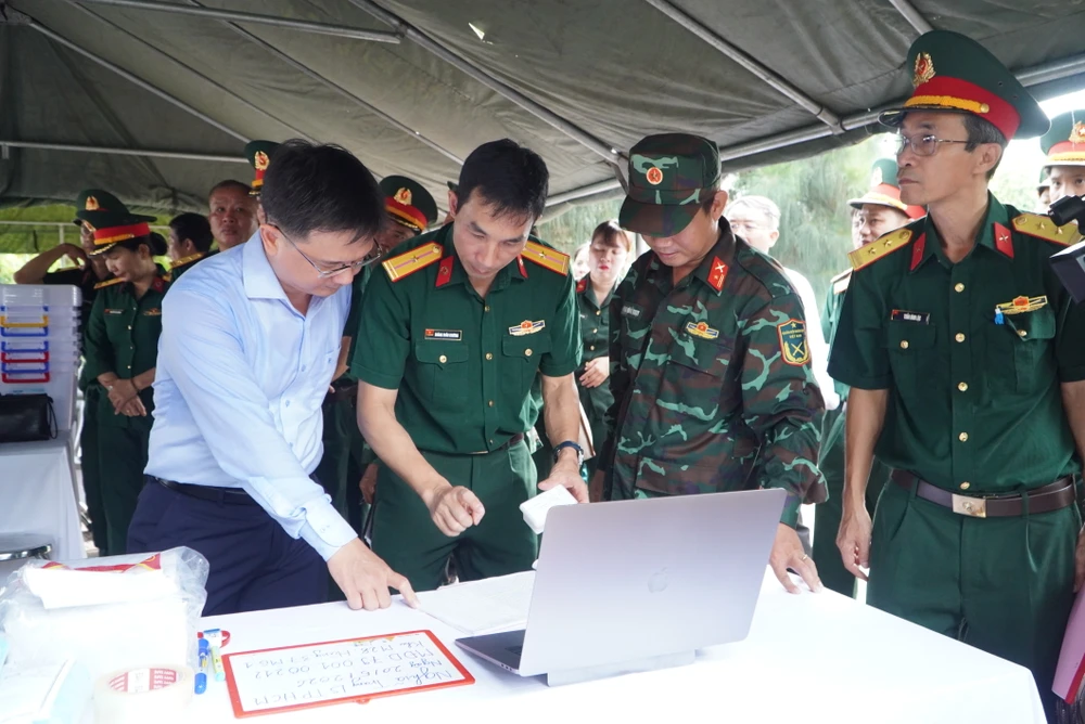 hai-cot-liet-si-tphcm3.JPG