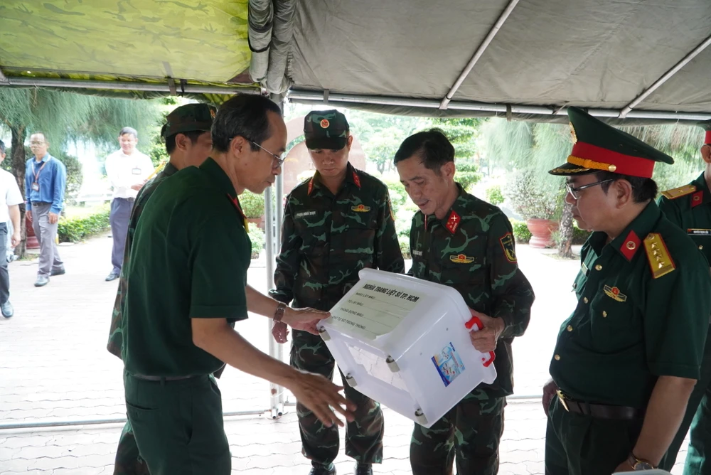 hai-cot-liet-si-tphcm4.JPG